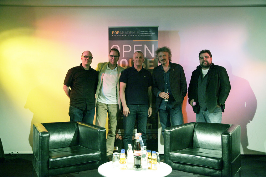Wolfgang Niedecken in der Popakademie. Links im Bild: Michael Menges, Musikmanager und Veranstalter aus Mannheim, der den BAP-Sänger für die Open House-Reihe vermittelte.